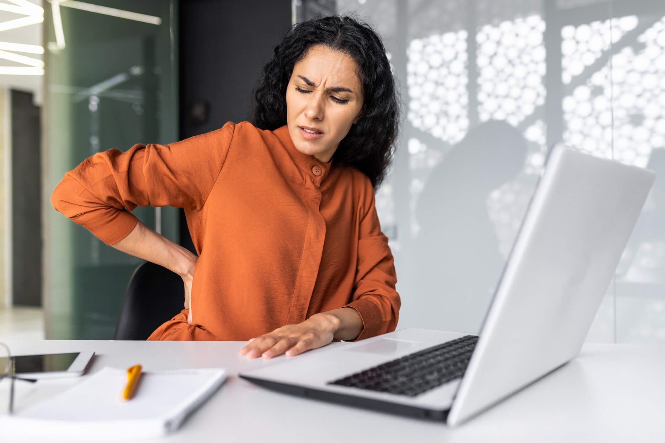 Desk Jobs and Spinal Health: Why Office Employees Should Consider Regular Chiropractic Check-ups Desk Jobs and Spinal Health: Why Office Employees Should Consider Regular Chiropractic Check-ups
